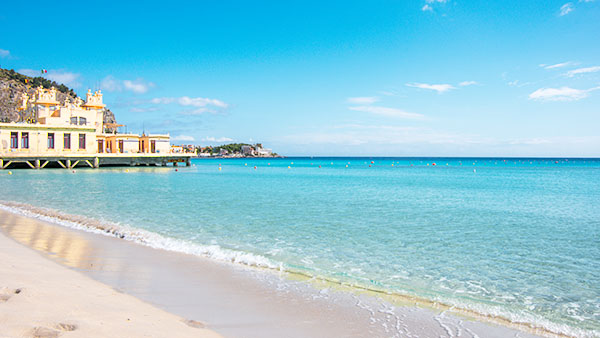 Das Kurhaus am Strand von Mondello