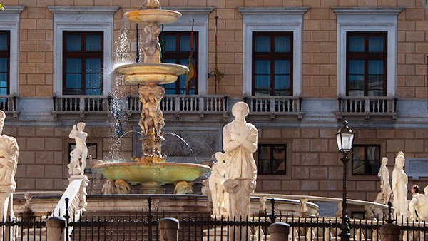 Der Brunnen der Sünde in Palermos Altstadt