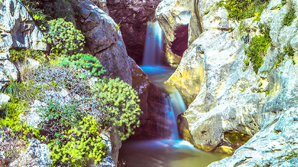 Sizilien ist im Winter voller Wasserfälle