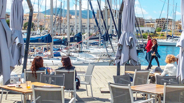 Bar in the marina 'La Cala'